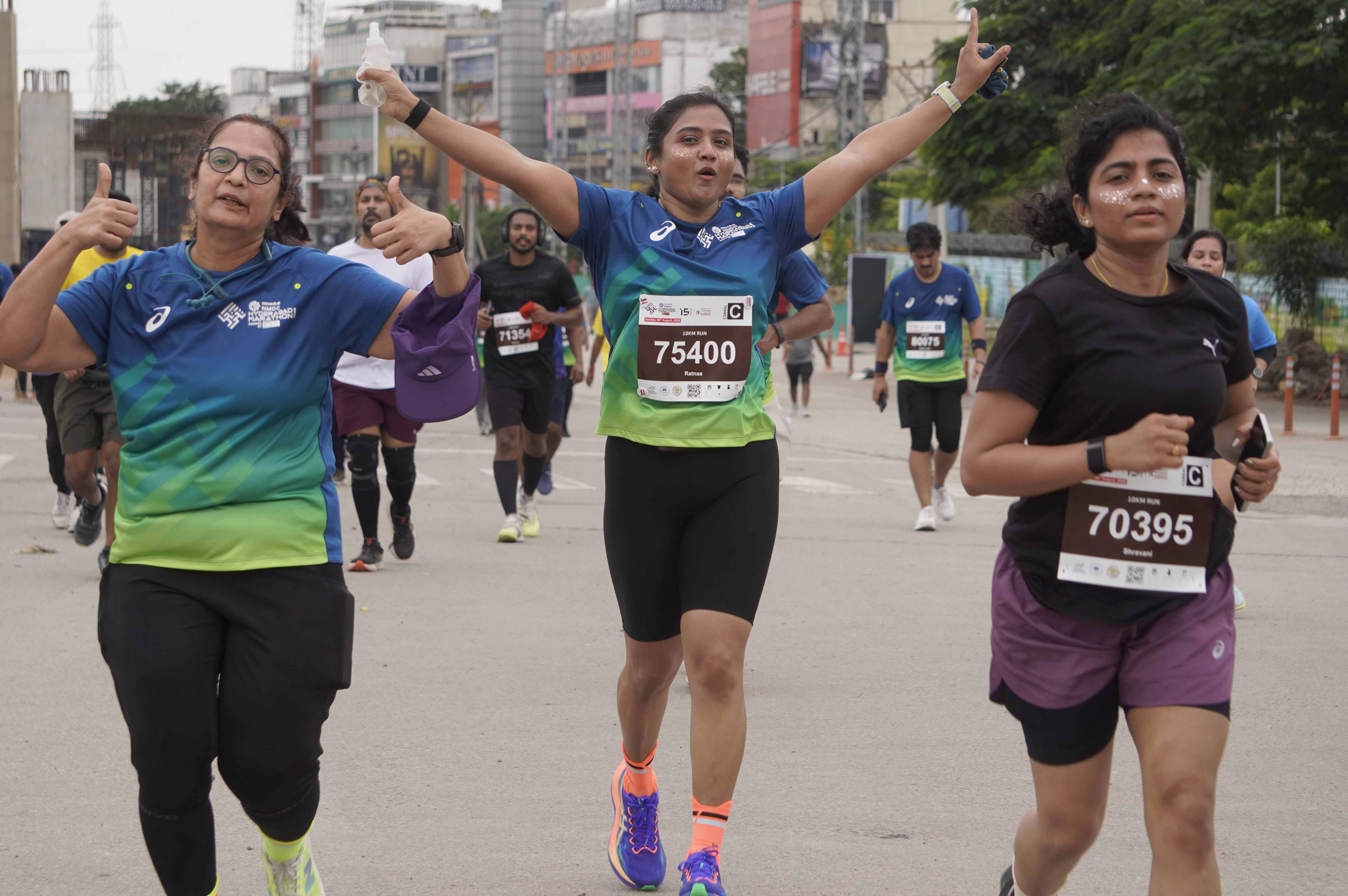 Running meets glamour: Face Glitter becomes the new Race-Day trend